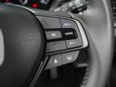 ◆アダプティブクルーズコントロール◆予め設定した車速内でクルマが自動的に加減速。前走車との適切な車間距離を維持しながら追従走行します。【LKAS】車線維持支援システムでステアリング操作を支援。