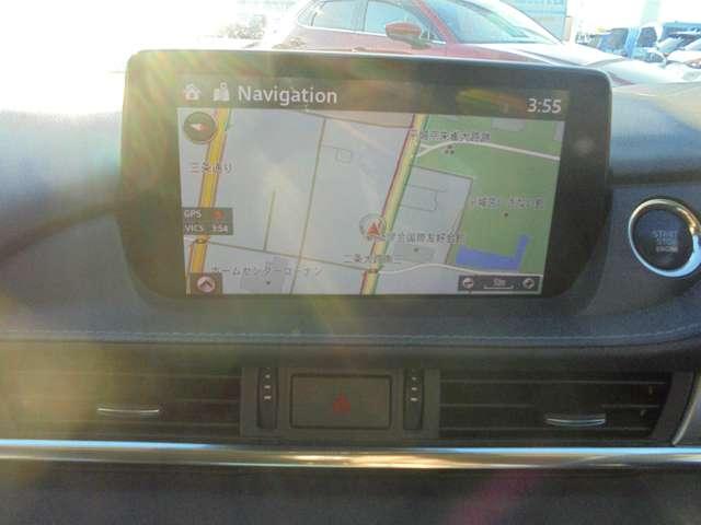 ディーラーＯＰの純正ナビが付いています。遠出の際の欠かせないアイテムです。