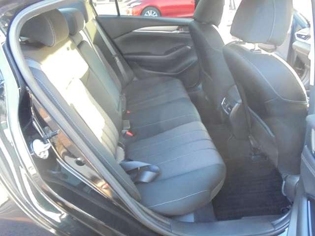 リアシートも広々快適。