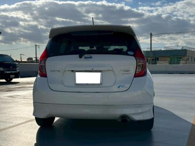 ノート ライダー　Ｖセレクション＋セーフティ　ドライブレコーダー　ＥＴＣ　バックカメラ　ナビ　衝突被害軽減システム　アルミホイール　スマートキー　アイドリングストップ　ＡＴ　盗難防止システム　衝突安全ボディ　ＡＢＳ　ＥＳＣ（5枚目）