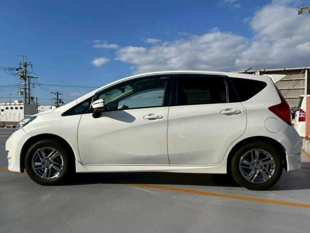 ノート ライダー　Ｖセレクション＋セーフティ　ドライブレコーダー　ＥＴＣ　バックカメラ　ナビ　衝突被害軽減システム　アルミホイール　スマートキー　アイドリングストップ　ＡＴ　盗難防止システム　衝突安全ボディ　ＡＢＳ　ＥＳＣ（7枚目）