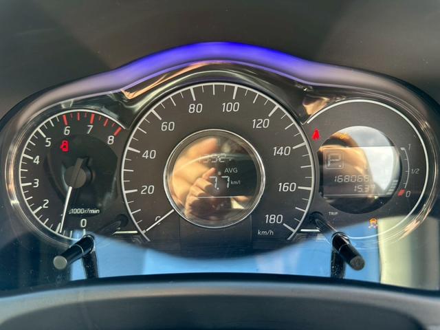 ノート ライダー　Ｖセレクション＋セーフティ　ドライブレコーダー　ＥＴＣ　バックカメラ　ナビ　衝突被害軽減システム　アルミホイール　スマートキー　アイドリングストップ　ＡＴ　盗難防止システム　衝突安全ボディ　ＡＢＳ　ＥＳＣ（11枚目）