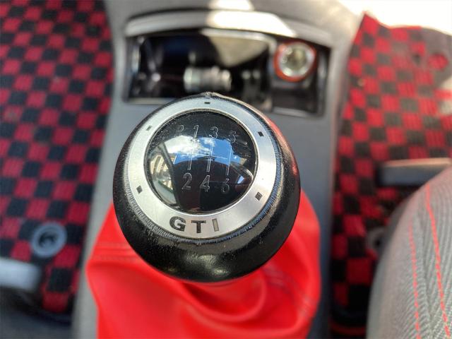 ルポ ＧＴＩ　６速ミッション　新品シフトブーツ　社外アルミホイール　ディーラー車　右ハンドル　キーレス　天井張り替え済エンジ色　アイバッハダウンサス　ＥＴＣ　タイミングベルトウォーターポンプ交換済（10枚目）