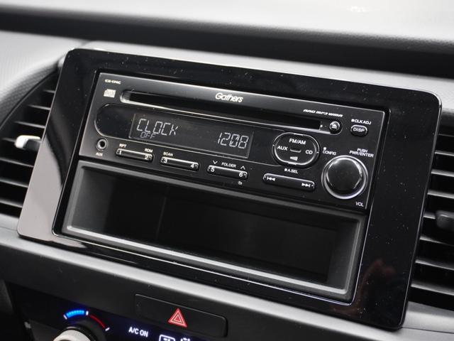 フィット ベーシック　ワンオーナー　ＣＤチューナー　ＥＴＣ　マニュアルエアコン　パワーウインドウ　パワースライド　スマートキー　電動格納ドアミラー　盗難防止装置　横滑り防止装置　アイドリングストップ　ＡＢＳ　禁煙車（3枚目）