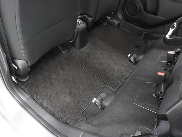 フィット ベーシック　ワンオーナー　ＣＤチューナー　ＥＴＣ　マニュアルエアコン　パワーウインドウ　パワースライド　スマートキー　電動格納ドアミラー　盗難防止装置　横滑り防止装置　アイドリングストップ　ＡＢＳ　禁煙車（35枚目）