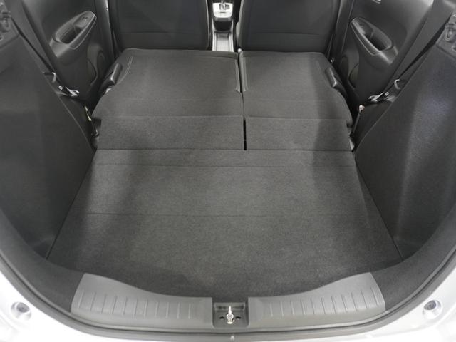 フィット ベーシック　ワンオーナー　ＣＤチューナー　ＥＴＣ　マニュアルエアコン　パワーウインドウ　パワースライド　スマートキー　電動格納ドアミラー　盗難防止装置　横滑り防止装置　アイドリングストップ　ＡＢＳ　禁煙車（40枚目）