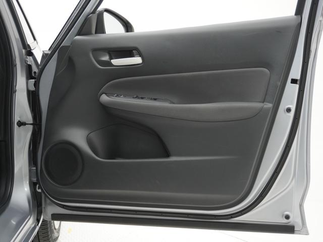 フィット ベーシック　ワンオーナー　ＣＤチューナー　ＥＴＣ　マニュアルエアコン　パワーウインドウ　パワースライド　スマートキー　電動格納ドアミラー　盗難防止装置　横滑り防止装置　アイドリングストップ　ＡＢＳ　禁煙車（42枚目）