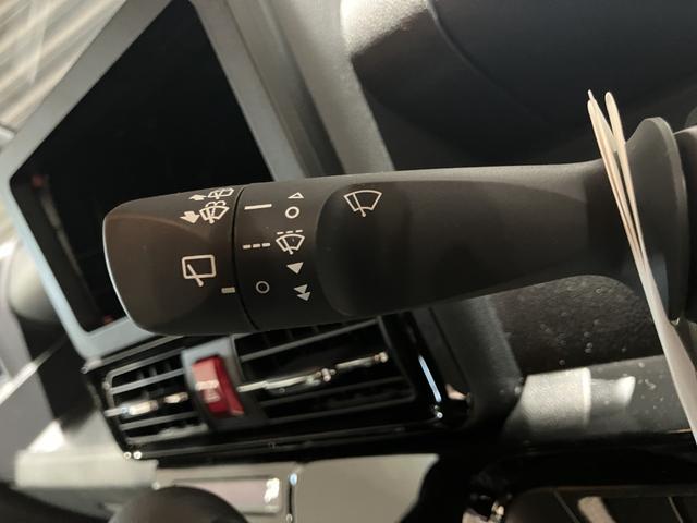タント カスタムＸ　届出済未使用車　両側電動スライドドア　衝突被害軽減ブレーキ　禁煙車　アルミホイール　ＬＥＤヘッドライト　シートヒーター　電子パーキング　オートブレーキホールド　パーキングセンサー　シートバックテーブル（35枚目）