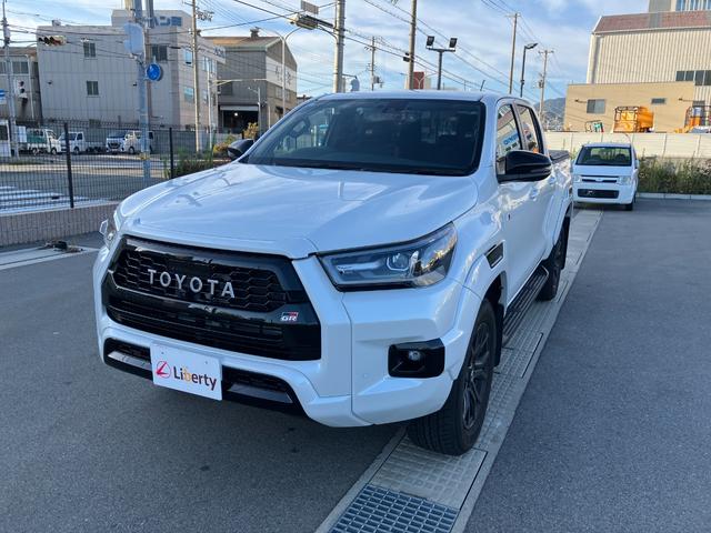 ハイラックス Ｚ　ＧＲスポーツ　ナビ　全方位カメラ　ドラレコ　衝突被害軽減ブレーキ　純正アルミホイール　フォグライト　スマートキー　オートクルーズ　フルオートエアコン　横滑防止装置　パートタイム４ＷＤ（10枚目）
