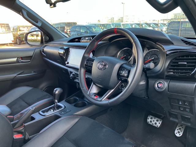 ハイラックス Ｚ　ＧＲスポーツ　ナビ　全方位カメラ　ドラレコ　衝突被害軽減ブレーキ　純正アルミホイール　フォグライト　スマートキー　オートクルーズ　フルオートエアコン　横滑防止装置　パートタイム４ＷＤ（22枚目）