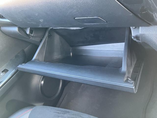 ハイラックス Ｚ　ＧＲスポーツ　ナビ　全方位カメラ　ドラレコ　衝突被害軽減ブレーキ　純正アルミホイール　フォグライト　スマートキー　オートクルーズ　フルオートエアコン　横滑防止装置　パートタイム４ＷＤ（50枚目）