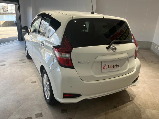 ノート ｅ－パワー　Ｘ　ナビ　ＥＴＣ　衝突被害軽減ブレーキ　純正アルミホイール　電動格納式ミラー　パーキングセンサー　レーンキープアシスト　横滑り防止機能　オートエアコン　ステアリングスイッチ　パワーウィンドウ（12枚目）