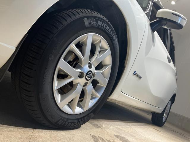 ノート ｅ－パワー　Ｘ　ナビ　ＥＴＣ　衝突被害軽減ブレーキ　純正アルミホイール　電動格納式ミラー　パーキングセンサー　レーンキープアシスト　横滑り防止機能　オートエアコン　ステアリングスイッチ　パワーウィンドウ（20枚目）