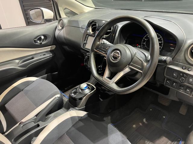 ノート ｅ－パワー　Ｘ　ナビ　ＥＴＣ　衝突被害軽減ブレーキ　純正アルミホイール　電動格納式ミラー　パーキングセンサー　レーンキープアシスト　横滑り防止機能　オートエアコン　ステアリングスイッチ　パワーウィンドウ（22枚目）