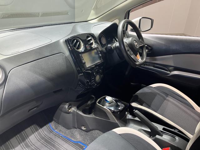 ノート ｅ－パワー　Ｘ　ナビ　ＥＴＣ　衝突被害軽減ブレーキ　純正アルミホイール　電動格納式ミラー　パーキングセンサー　レーンキープアシスト　横滑り防止機能　オートエアコン　ステアリングスイッチ　パワーウィンドウ（24枚目）