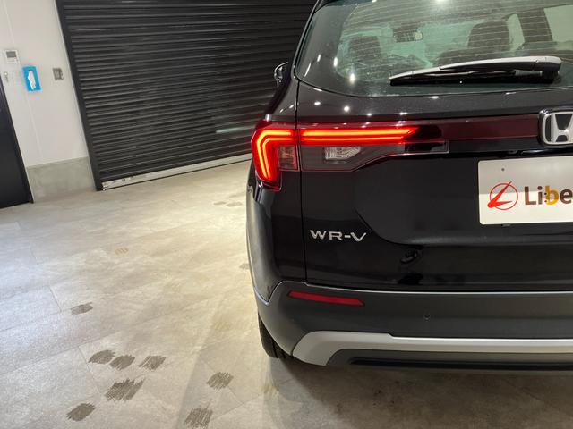 ＷＲ－Ｖ Ｚ　ＨｏｎｄａＳＥＮＳＩＮＧ　アダプティブクルーズコントロール　純正アルミホイール　ＬＥＤヘッドライト　フォグライト　ＵＳＢ充電　オートリトラミラー　パドルシフト　スマートキー　本革巻ステアリング（18枚目）