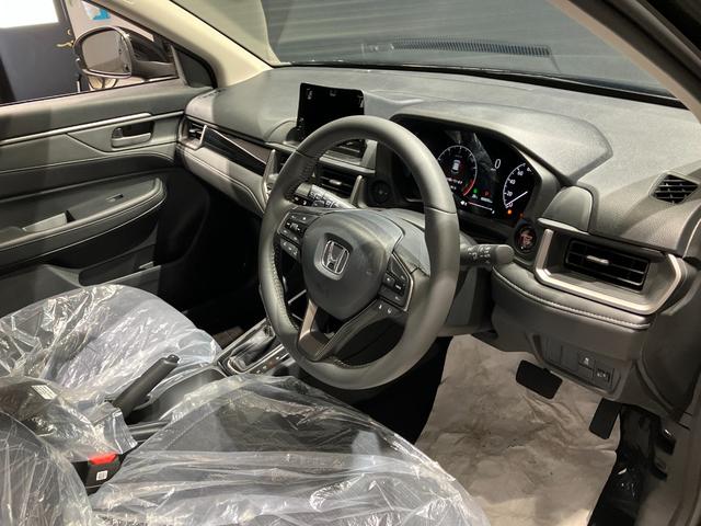ＷＲ－Ｖ Ｚ　ＨｏｎｄａＳＥＮＳＩＮＧ　アダプティブクルーズコントロール　純正アルミホイール　ＬＥＤヘッドライト　フォグライト　ＵＳＢ充電　オートリトラミラー　パドルシフト　スマートキー　本革巻ステアリング（22枚目）