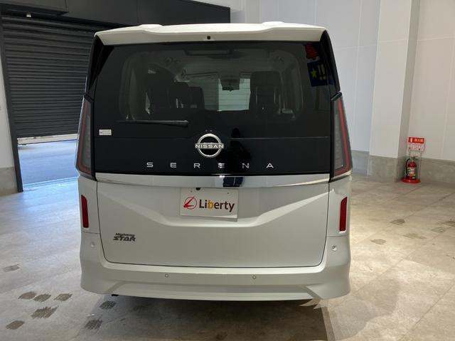 セレナ ハイウェイスターＶ　純正ナビ　全方位カメラ　ＥＴＣ　両側電動スライドドア　アダプティブクルーズコントロール　電子パーキング　オートブレーキホールド　デジタルインナーミラー　純正アルミホール　ＬＥＤヘッドライト（14枚目）