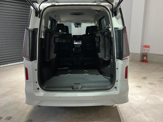 セレナ ハイウェイスターＶ　純正ナビ　全方位カメラ　ＥＴＣ　両側電動スライドドア　アダプティブクルーズコントロール　電子パーキング　オートブレーキホールド　デジタルインナーミラー　純正アルミホール　ＬＥＤヘッドライト（16枚目）