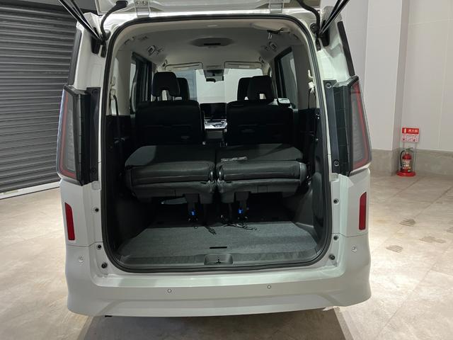 セレナ ハイウェイスターＶ　純正ナビ　全方位カメラ　ＥＴＣ　両側電動スライドドア　アダプティブクルーズコントロール　電子パーキング　オートブレーキホールド　デジタルインナーミラー　純正アルミホール　ＬＥＤヘッドライト（17枚目）