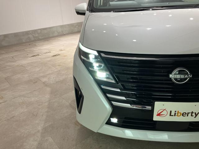 セレナ ハイウェイスターＶ　純正ナビ　全方位カメラ　ＥＴＣ　両側電動スライドドア　アダプティブクルーズコントロール　電子パーキング　オートブレーキホールド　デジタルインナーミラー　純正アルミホール　ＬＥＤヘッドライト（20枚目）