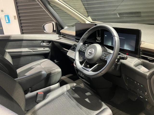 セレナ ハイウェイスターＶ　純正ナビ　全方位カメラ　ＥＴＣ　両側電動スライドドア　アダプティブクルーズコントロール　電子パーキング　オートブレーキホールド　デジタルインナーミラー　純正アルミホール　ＬＥＤヘッドライト（27枚目）