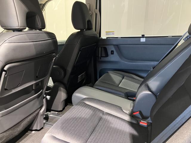 セレナ ハイウェイスターＶ　純正ナビ　全方位カメラ　ＥＴＣ　両側電動スライドドア　アダプティブクルーズコントロール　電子パーキング　オートブレーキホールド　デジタルインナーミラー　純正アルミホール　ＬＥＤヘッドライト（28枚目）