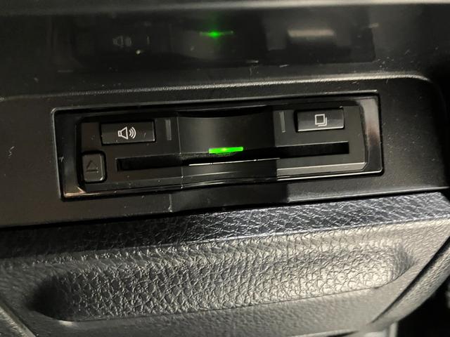 ヴォクシー ＺＳ　煌ＩＩＩ　ナビ　バックカメラ　後席モニター　ＥＴＣ　両側電動スライドドア　衝突被害軽減ブレーキ　レーンキープアシスト　純正アルミホイール　スマートキー　オートライト　ステアリングスイッチ　ＬＥＤヘッドライト（9枚目）