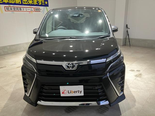 ヴォクシー ＺＳ　煌ＩＩＩ　ナビ　バックカメラ　後席モニター　ＥＴＣ　両側電動スライドドア　衝突被害軽減ブレーキ　レーンキープアシスト　純正アルミホイール　スマートキー　オートライト　ステアリングスイッチ　ＬＥＤヘッドライト（11枚目）