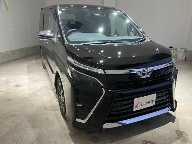 ヴォクシー ＺＳ　煌ＩＩＩ　ナビ　バックカメラ　後席モニター　ＥＴＣ　両側電動スライドドア　衝突被害軽減ブレーキ　レーンキープアシスト　純正アルミホイール　スマートキー　オートライト　ステアリングスイッチ　ＬＥＤヘッドライト（12枚目）