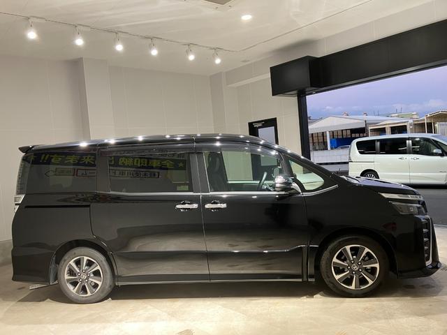 ヴォクシー ＺＳ　煌ＩＩＩ　ナビ　バックカメラ　後席モニター　ＥＴＣ　両側電動スライドドア　衝突被害軽減ブレーキ　レーンキープアシスト　純正アルミホイール　スマートキー　オートライト　ステアリングスイッチ　ＬＥＤヘッドライト（13枚目）