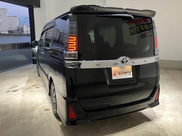 ヴォクシー ＺＳ　煌ＩＩＩ　ナビ　バックカメラ　後席モニター　ＥＴＣ　両側電動スライドドア　衝突被害軽減ブレーキ　レーンキープアシスト　純正アルミホイール　スマートキー　オートライト　ステアリングスイッチ　ＬＥＤヘッドライト（14枚目）