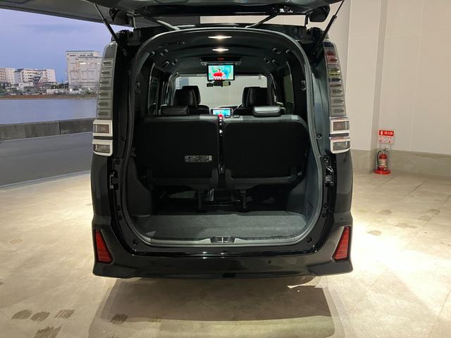 ヴォクシー ＺＳ　煌ＩＩＩ　ナビ　バックカメラ　後席モニター　ＥＴＣ　両側電動スライドドア　衝突被害軽減ブレーキ　レーンキープアシスト　純正アルミホイール　スマートキー　オートライト　ステアリングスイッチ　ＬＥＤヘッドライト（17枚目）