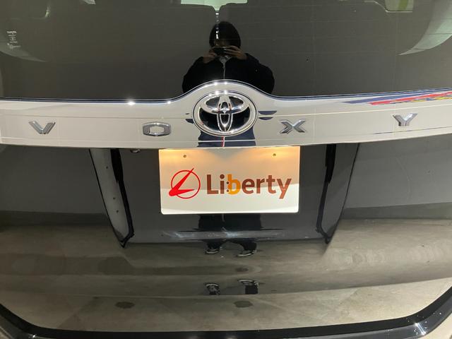 ヴォクシー ＺＳ　煌ＩＩＩ　ナビ　バックカメラ　後席モニター　ＥＴＣ　両側電動スライドドア　衝突被害軽減ブレーキ　レーンキープアシスト　純正アルミホイール　スマートキー　オートライト　ステアリングスイッチ　ＬＥＤヘッドライト（51枚目）