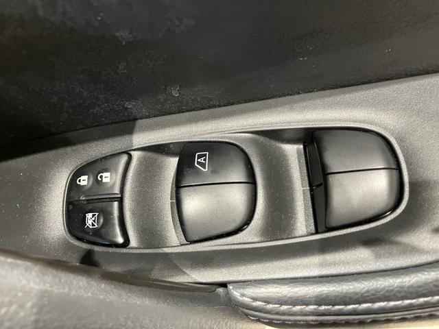 エクストレイル 20Xt エマージェンシーブレーキパッケージ ナビ 全方位カメラ ETC デジタルインナーミラー 衝突被害軽減ブレーキ クルーズコントロール 電動リアゲート 純正アルミホイール フォグライト ルーフレール オートライト 前席シートヒーター(39枚目)