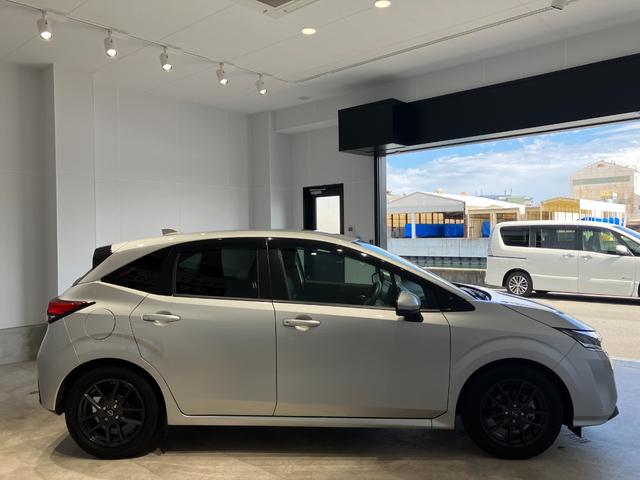 ノート X 純正ナビ 全方位カメラ ETC 衝突被害軽減ブレーキ 電子パーキング オートブレーキホールド 純正アルミホイール ステアリングスイッチ スマートキー オートライト 電動格納式ミラー(11枚目)