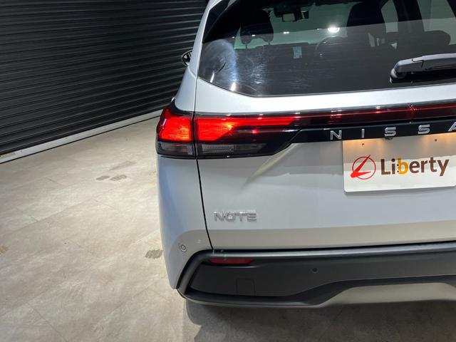 ノート X 純正ナビ 全方位カメラ ETC 衝突被害軽減ブレーキ 電子パーキング オートブレーキホールド 純正アルミホイール ステアリングスイッチ スマートキー オートライト 電動格納式ミラー(20枚目)