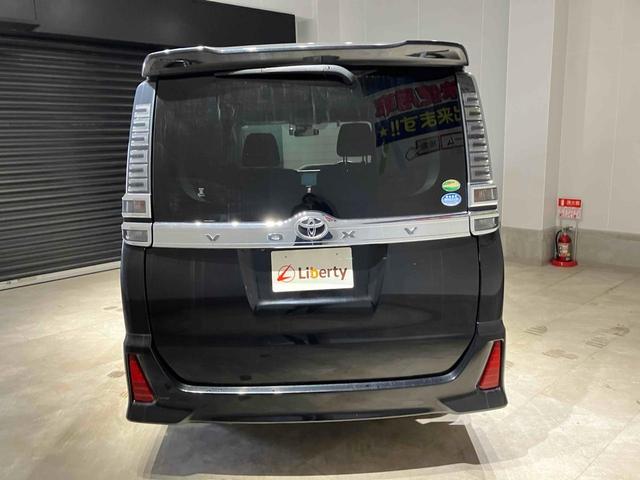 ヴォクシー ＺＳ　煌　純正ナビ　バックカメラ　ＥＴＣ　両側電動スライドドア　Ｂｌｕｅｔｏｏｔｈ　衝突被害軽減ブレーキ　レーンキープアシスト　純正アルミホイール　ステアリングスイッチ　シートバックテーブル　ロールサンシェード（13枚目）