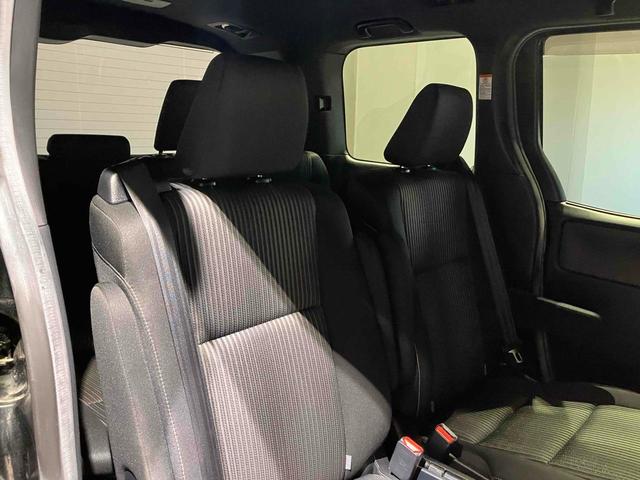 ヴォクシー ＺＳ　煌　純正ナビ　バックカメラ　ＥＴＣ　両側電動スライドドア　Ｂｌｕｅｔｏｏｔｈ　衝突被害軽減ブレーキ　レーンキープアシスト　純正アルミホイール　ステアリングスイッチ　シートバックテーブル　ロールサンシェード（23枚目）