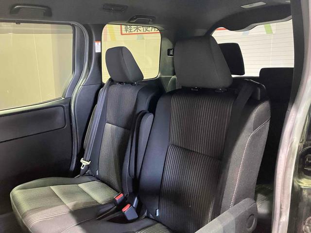 ヴォクシー ＺＳ　煌　純正ナビ　バックカメラ　ＥＴＣ　両側電動スライドドア　Ｂｌｕｅｔｏｏｔｈ　衝突被害軽減ブレーキ　レーンキープアシスト　純正アルミホイール　ステアリングスイッチ　シートバックテーブル　ロールサンシェード（27枚目）