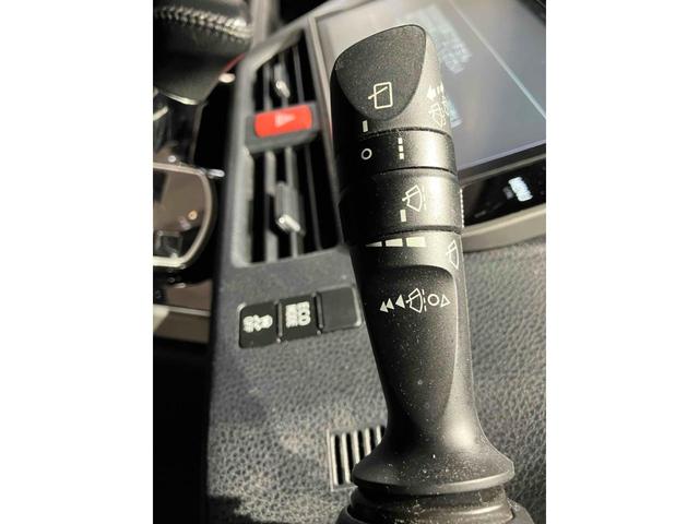 ヴォクシー ＺＳ　煌　純正ナビ　バックカメラ　ＥＴＣ　両側電動スライドドア　Ｂｌｕｅｔｏｏｔｈ　衝突被害軽減ブレーキ　レーンキープアシスト　純正アルミホイール　ステアリングスイッチ　シートバックテーブル　ロールサンシェード（39枚目）