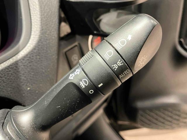 ヴォクシー ＺＳ　煌　純正ナビ　バックカメラ　ＥＴＣ　両側電動スライドドア　Ｂｌｕｅｔｏｏｔｈ　衝突被害軽減ブレーキ　レーンキープアシスト　純正アルミホイール　ステアリングスイッチ　シートバックテーブル　ロールサンシェード（40枚目）