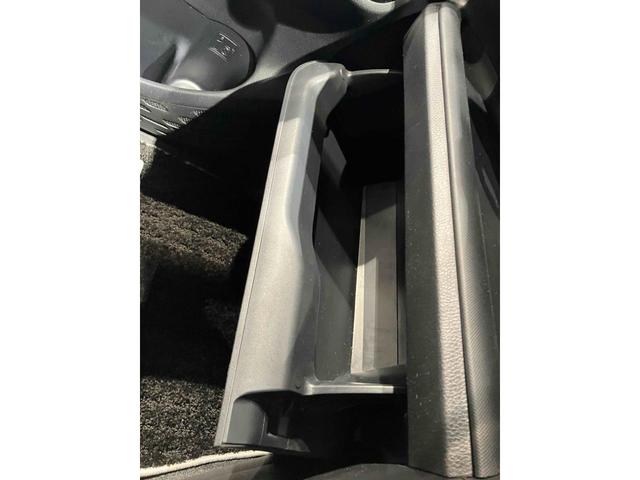 ヴォクシー ＺＳ　煌　純正ナビ　バックカメラ　ＥＴＣ　両側電動スライドドア　Ｂｌｕｅｔｏｏｔｈ　衝突被害軽減ブレーキ　レーンキープアシスト　純正アルミホイール　ステアリングスイッチ　シートバックテーブル　ロールサンシェード（45枚目）