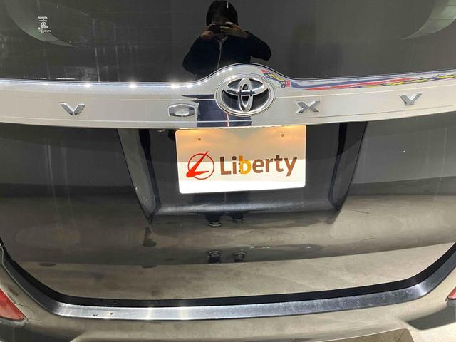 ヴォクシー ＺＳ　煌　純正ナビ　バックカメラ　ＥＴＣ　両側電動スライドドア　Ｂｌｕｅｔｏｏｔｈ　衝突被害軽減ブレーキ　レーンキープアシスト　純正アルミホイール　ステアリングスイッチ　シートバックテーブル　ロールサンシェード（48枚目）