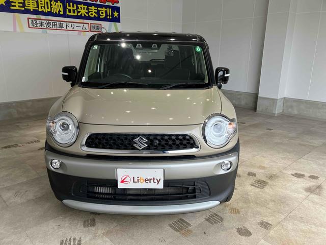 『アイドリングストップ』クルマが停車すると自動的にエンジンを停止し、無駄な燃料消費や排出ガスを抑えます。素早くエンジンを再始動させるなど、ドライバーの感覚とズレのない自然な制御を目指しています。