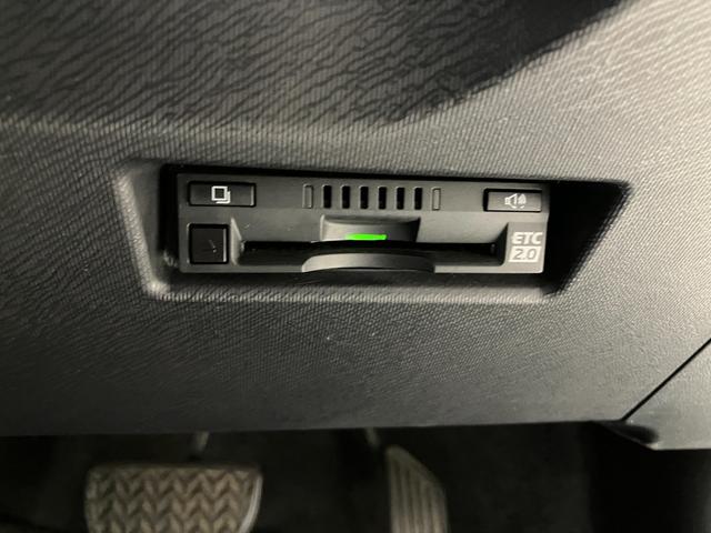 アクア クロスオーバー　純正ナビ　バックカメラ　ＥＴＣ　Ｂｌｕｅｔｏｏｔｈ接続　純正アルミホイール　ルーフレール　衝突被害軽減ブレーキ　レーンキープアシスト　オートハイビーム　シートヒーター　スマートキー　電動格納式ミラー（7枚目）