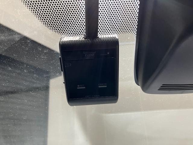 アクア クロスオーバー　純正ナビ　バックカメラ　ＥＴＣ　Ｂｌｕｅｔｏｏｔｈ接続　純正アルミホイール　ルーフレール　衝突被害軽減ブレーキ　レーンキープアシスト　オートハイビーム　シートヒーター　スマートキー　電動格納式ミラー（9枚目）