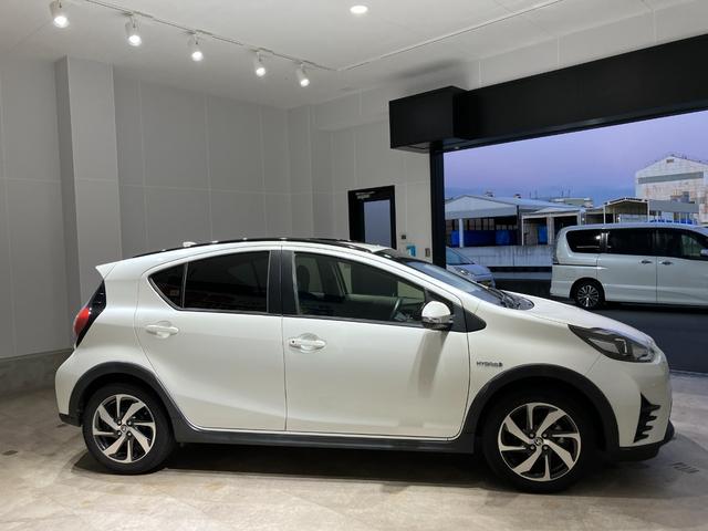 アクア クロスオーバー　純正ナビ　バックカメラ　ＥＴＣ　Ｂｌｕｅｔｏｏｔｈ接続　純正アルミホイール　ルーフレール　衝突被害軽減ブレーキ　レーンキープアシスト　オートハイビーム　シートヒーター　スマートキー　電動格納式ミラー（13枚目）