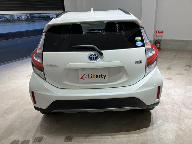 アクア クロスオーバー　純正ナビ　バックカメラ　ＥＴＣ　Ｂｌｕｅｔｏｏｔｈ接続　純正アルミホイール　ルーフレール　衝突被害軽減ブレーキ　レーンキープアシスト　オートハイビーム　シートヒーター　スマートキー　電動格納式ミラー（16枚目）