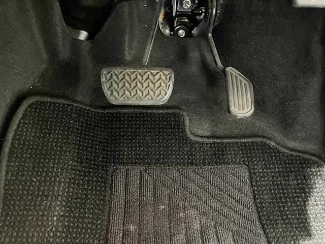 アクア クロスオーバー　純正ナビ　バックカメラ　ＥＴＣ　Ｂｌｕｅｔｏｏｔｈ接続　純正アルミホイール　ルーフレール　衝突被害軽減ブレーキ　レーンキープアシスト　オートハイビーム　シートヒーター　スマートキー　電動格納式ミラー（27枚目）